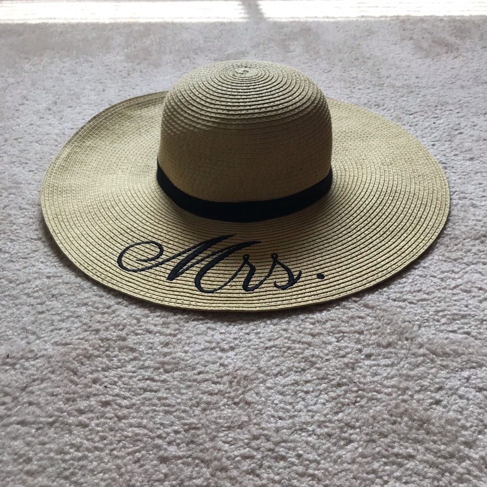 Straw Sun Hat “Mrs.”